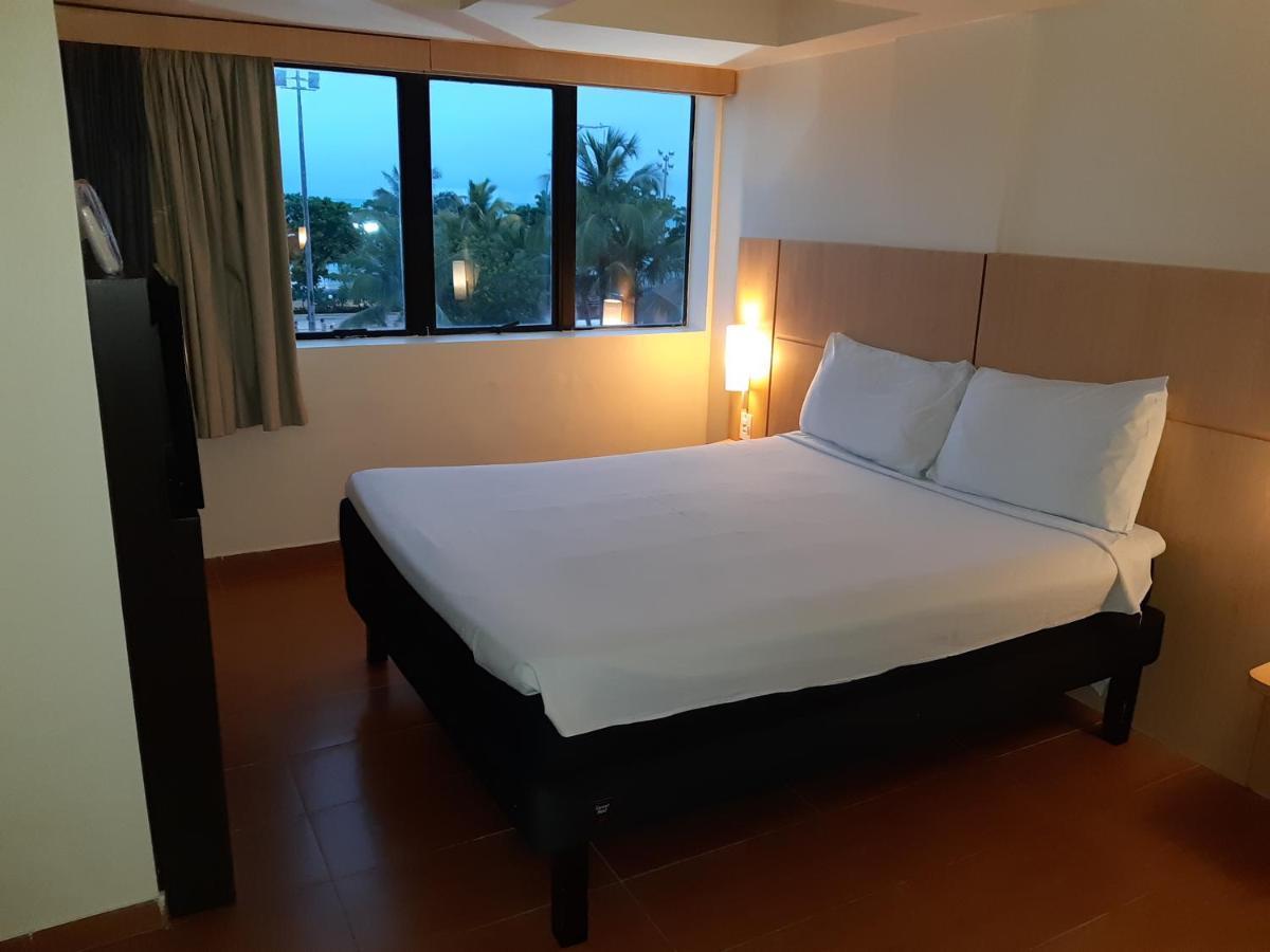 Отель Ibis Maceio Pajucara Экстерьер фото